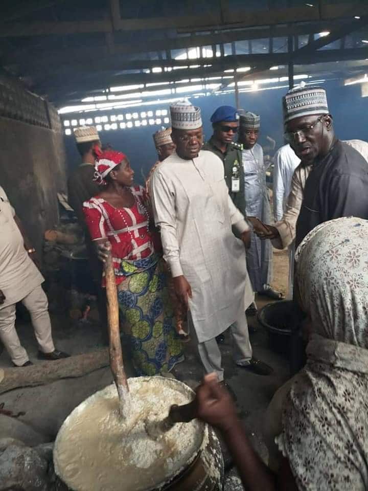 Moment Governor Matawalle forced principal and teachers to eat poor food they serve students during an unscheduled visit (video)