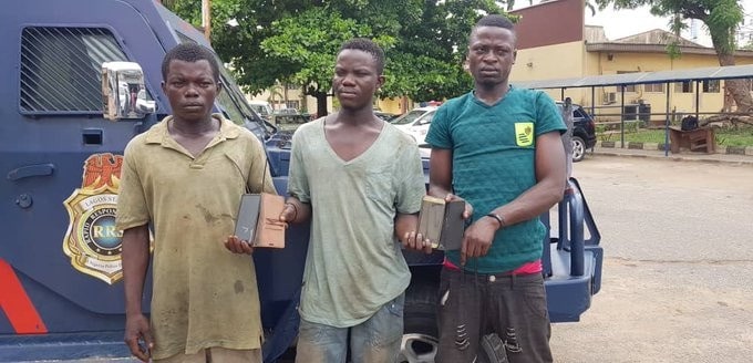 Coronavirus Lockdown : Three arrested for robbing stranded commuters in Lagos. 1