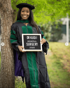 Mother and daughter graduate with medical degrees on the same day (Photos)