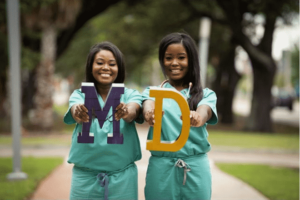 Mother and daughter graduate with medical degrees on the same day (Photos)